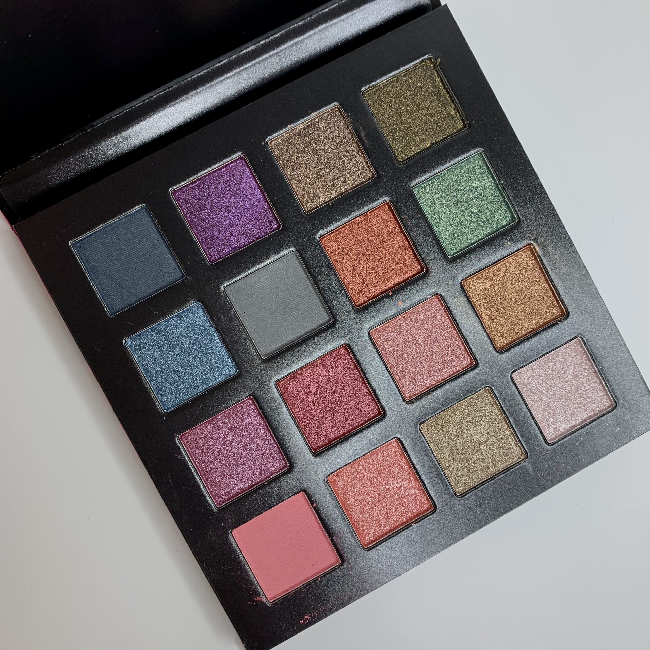 highly pigmented eye shadow